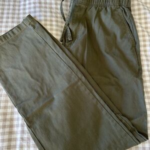 Old Navy Men's Khaki Pants in Olive